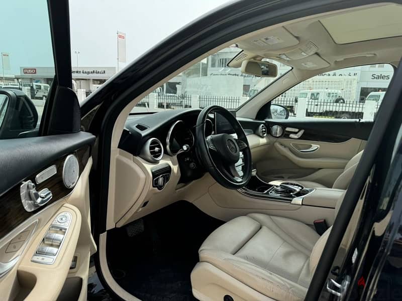 Mercedes-Benz GLC 300 2018 للجادين قابل للتفاوض 7