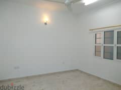 3bhk with split Ac  Graund floor 375 Rials. Ruwi Mumtaz Area.