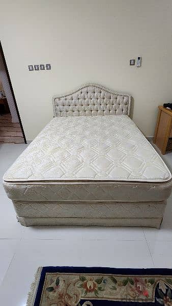 Queensize Bed and headboard. 150cm x 200cm 0