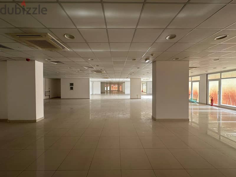 1255 SQM Amazing Showroom Space in Azaiba 2