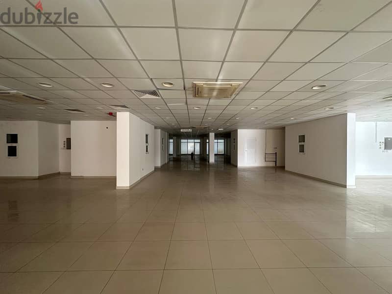 1255 SQM Amazing Showroom Space in Azaiba 3