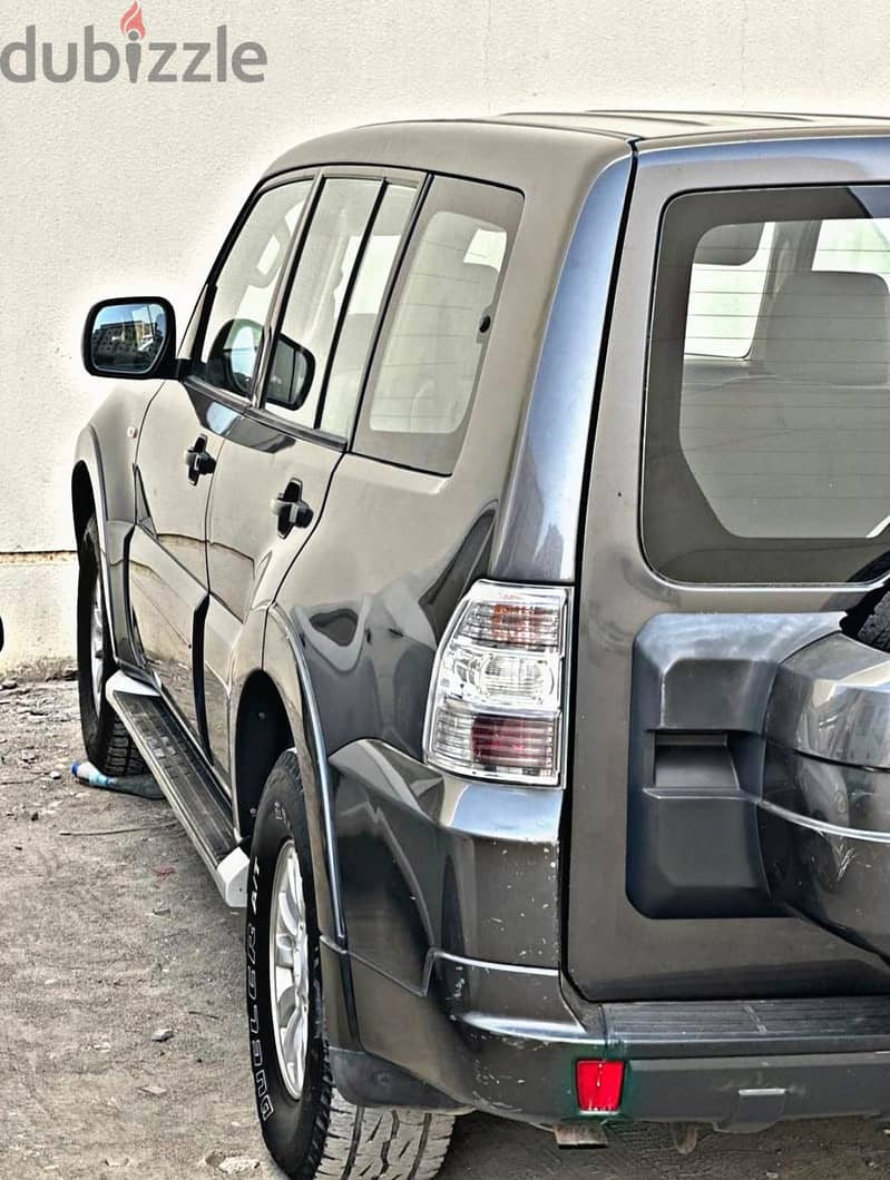 Mitsubishi Pajero 2015  ( Oman Car ) @ Negotiable Price. 2