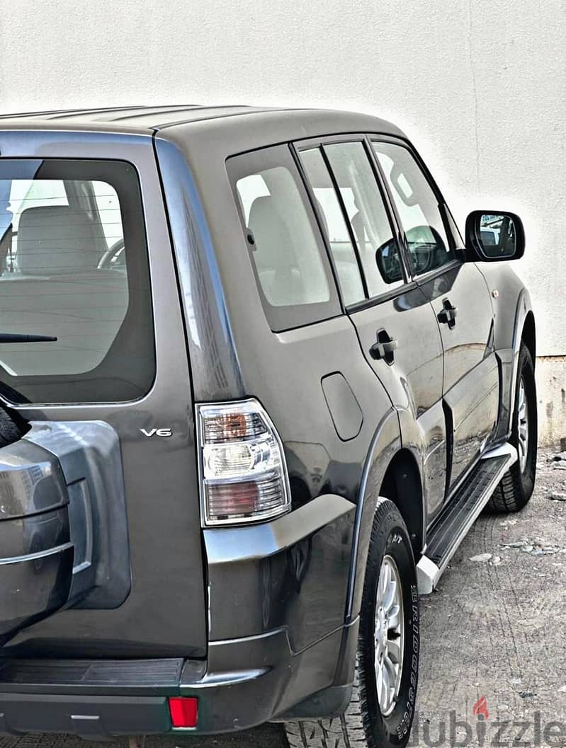 Mitsubishi Pajero 2015  ( Oman Car ) @ Negotiable Price. 3