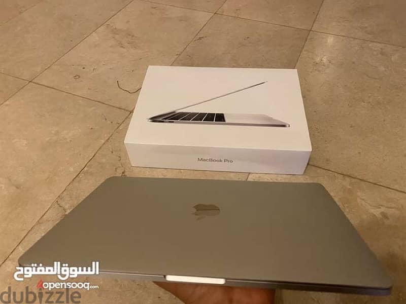 MacBook Pro 2017 needs screen ماك بوك محتاج شاشه 1