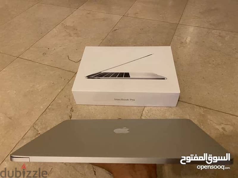 MacBook Pro 2017 needs screen ماك بوك محتاج شاشه 2