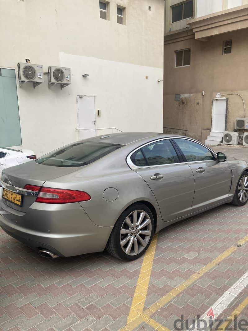 Jaguar XF 2010 1