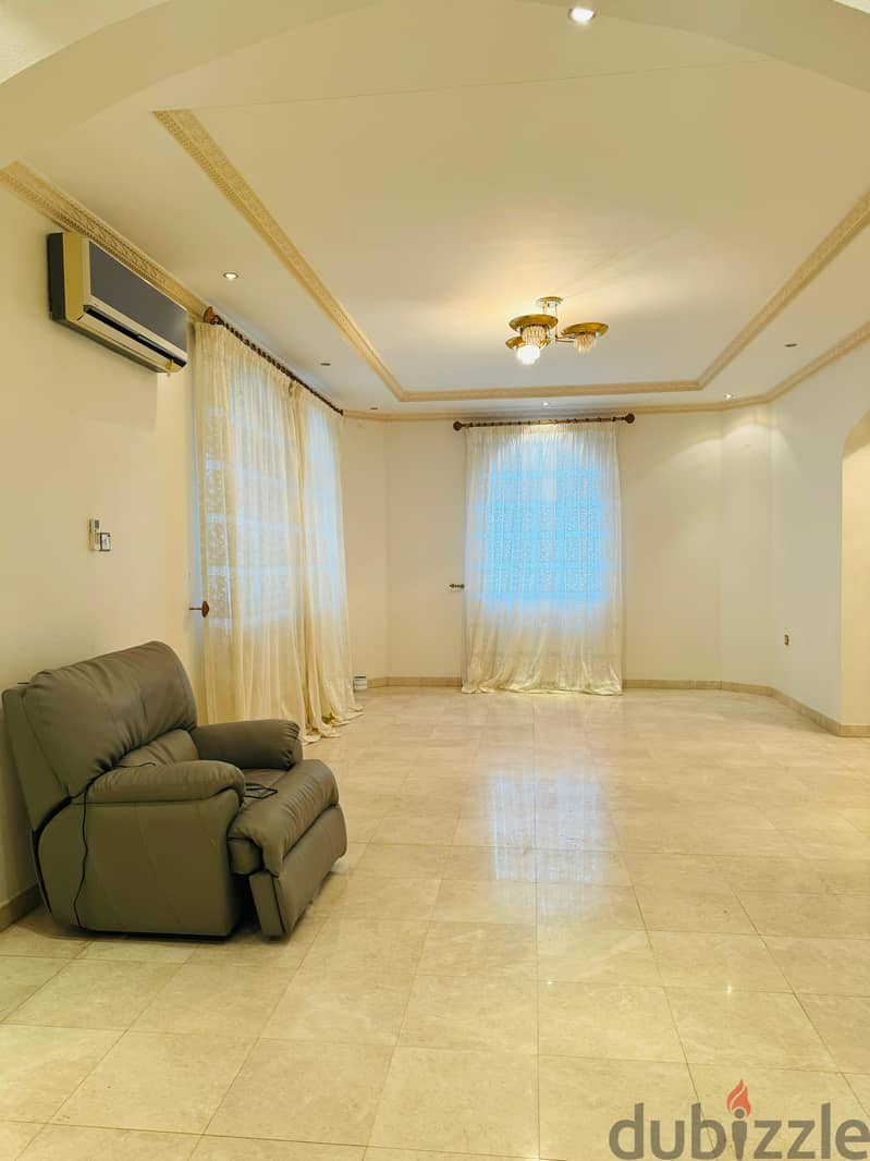 4 BHK Villa with elevator in Al Khuwair (PQWI0) 1