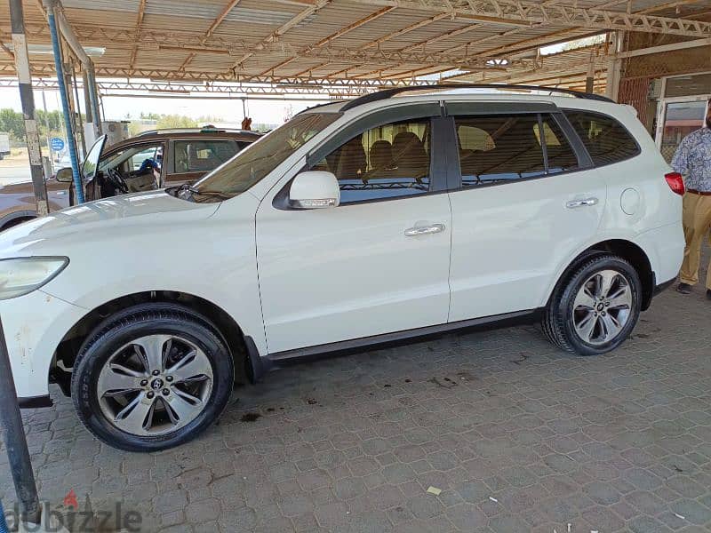 Hyundai Santa Fe 2012 1