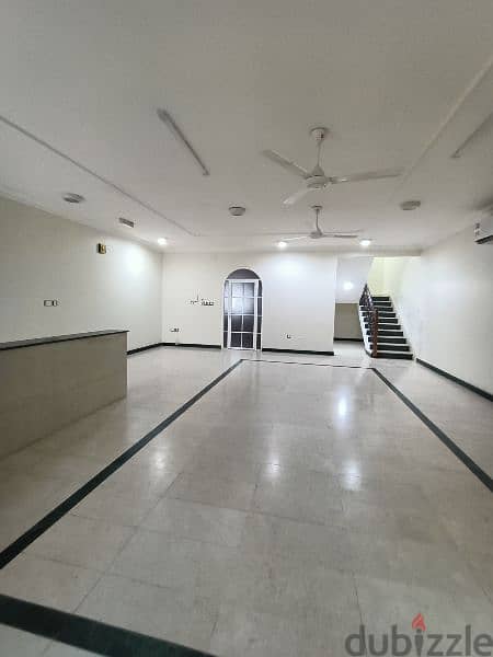 Ghubrah North 4 Bedrooms Villa For Rent
بالغبره الشماليه فيلا للايجار 1