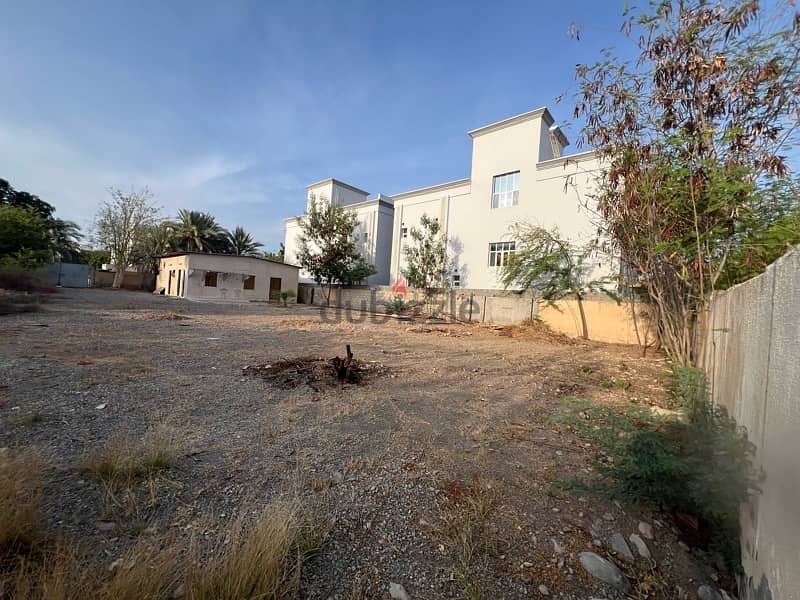 Rental land with small house at the center near the beach 3