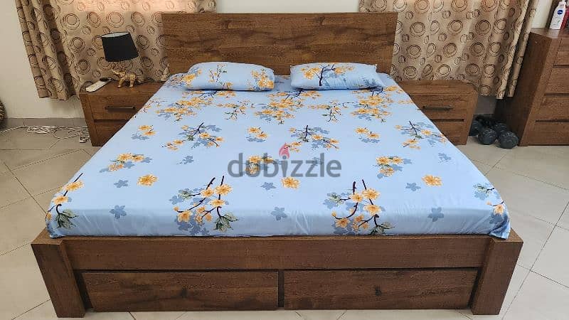 one king-size bed with 2 sidetables and mattress 0