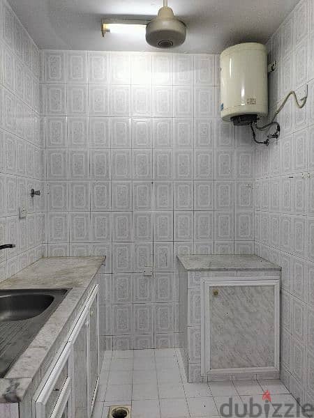 1 bhk flat with 2 toilets in wattayah near Honda showroom 3