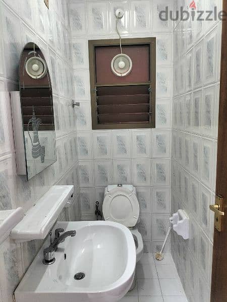 1 bhk flat with 2 toilets in wattayah near Honda showroom 5