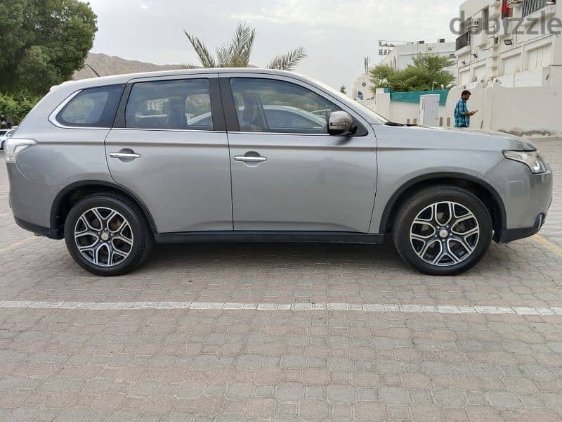 Mitsubishi Outlander 2015 4 WD 7 seater 9