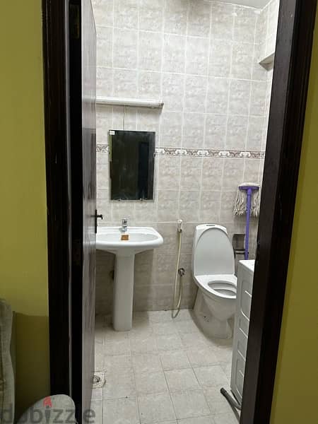 Room for Rent near alkhuwair roundabout 4