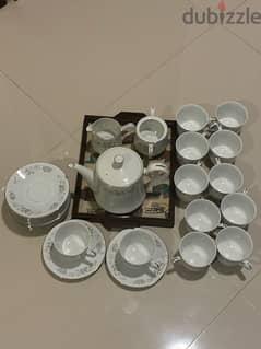 28 Piece Carlion Corsage Tea Set