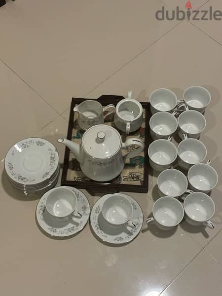 28 Piece Carlion Corsage Tea Set 0