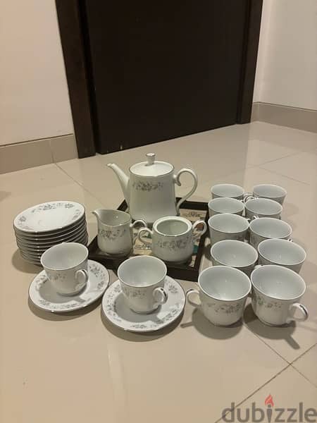 28 Piece Carlion Corsage Tea Set 1