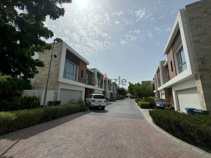 3 + 1 BR Stunning Villa in Al Mouj with Garden with Amenities Nearby 1