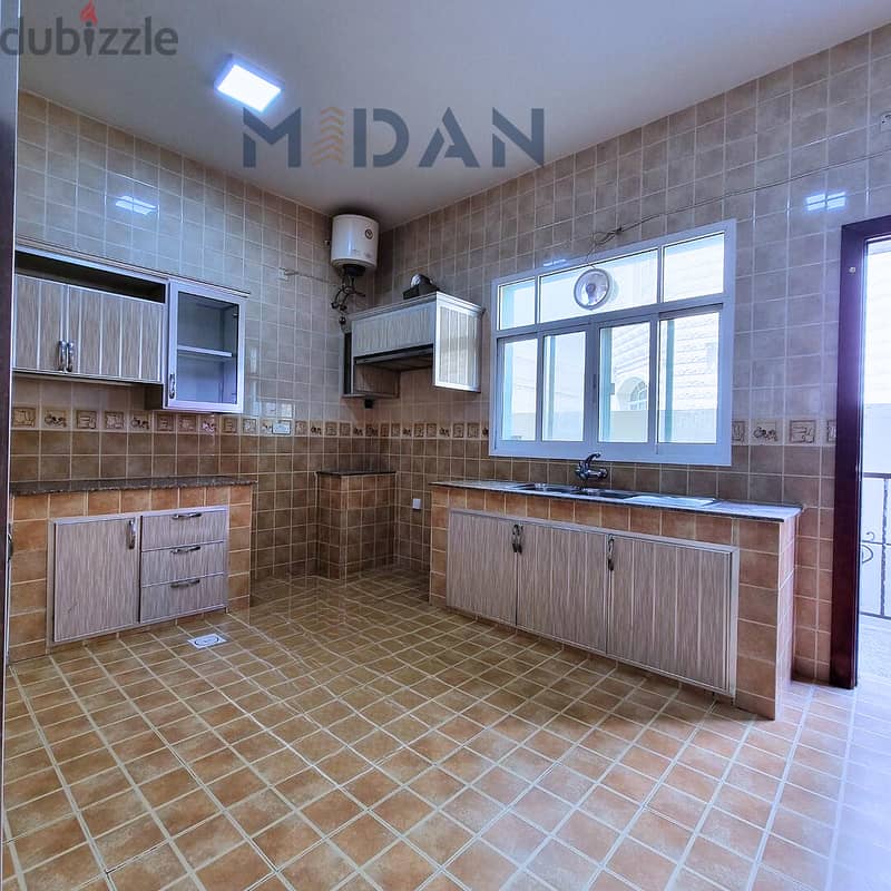 Well maintained 4 BR townhouse close to Azaiba beach 5