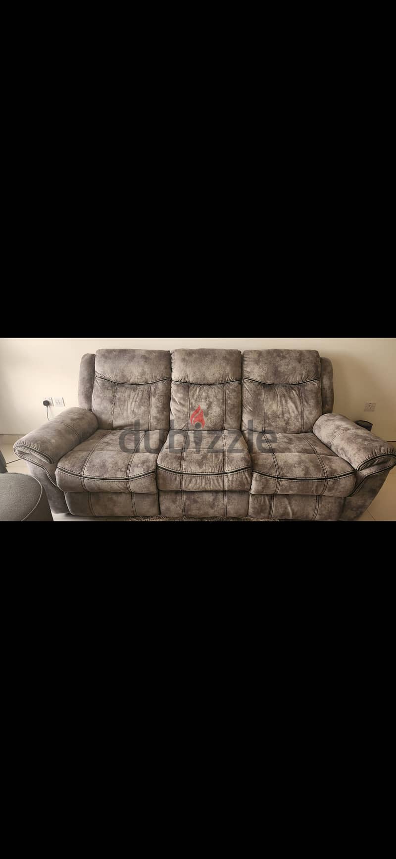 1 year used 3 seat Recliner with charging port 0