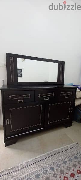 cabinet with mirror خزانة مع مرآة 1