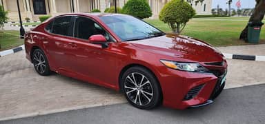 Toyota Camry 2019 (clean car, intact airbag, small accident)