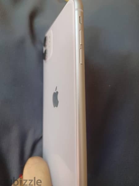 iphone 11 in perfect condition not a single scratch 2