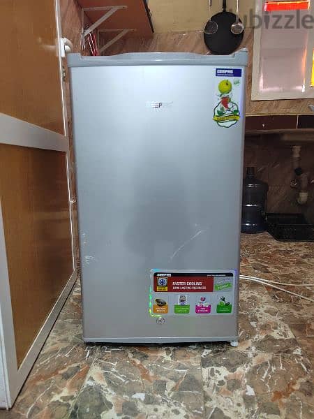 geepas mini fridge, 1