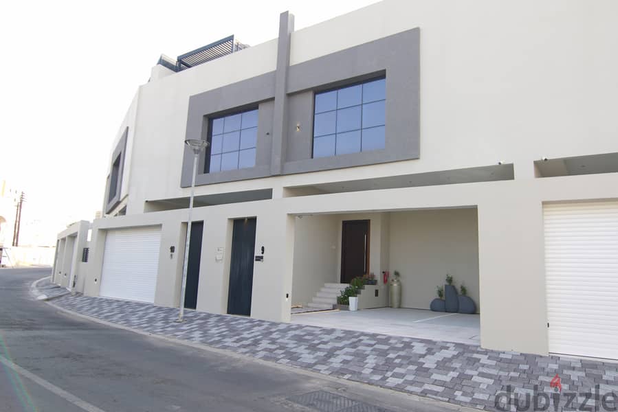 Live the Dream, Stunning 5BHK Villa in Madinat Qabbos 0