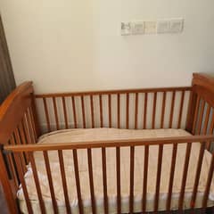 jounior baby bed semi new 0