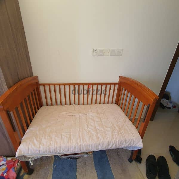 jounior baby bed semi new 1