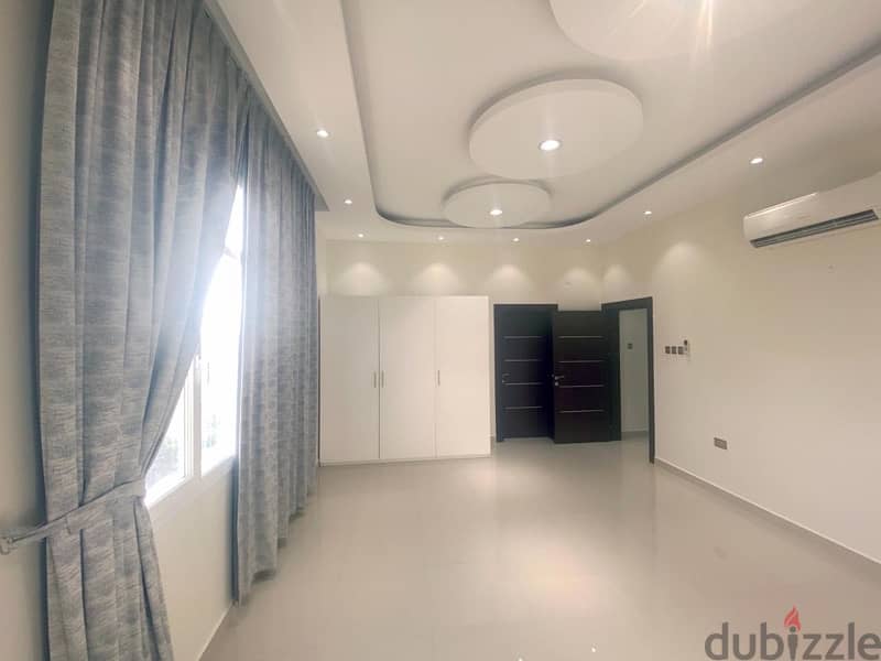 Villa for rent in Qurum 12