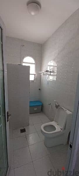 one room available for rent( ladies or couple only) 5