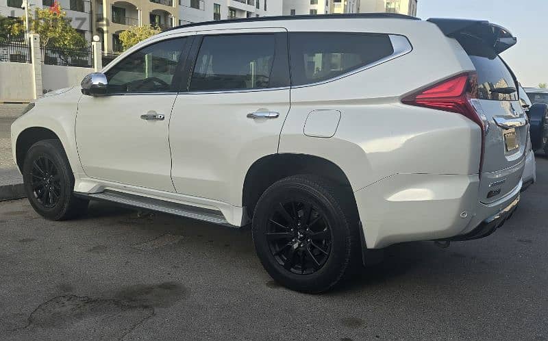 Mitsubishi Montero Sport Black Edition 2019 3