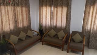 3 x 2 x 1 Sofa Set - Excellent Condition | طقم كنب ٣ × ٢ × ١ - ممتازة