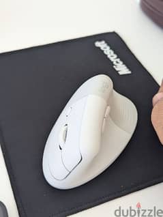 Logitech Lift Ergonomic Mouse 0