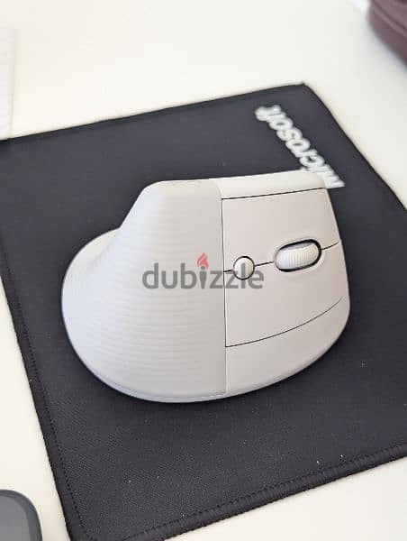 Logitech Lift Ergonomic Mouse 2