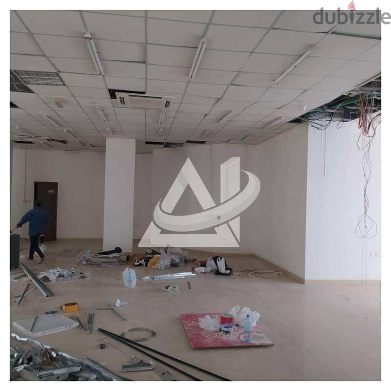 ADC101** Spacious open space Showroom for rent in Al Mawaleh, close t 5