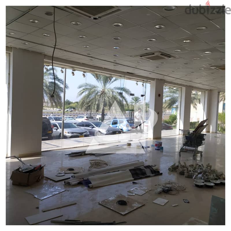 ADC101** Spacious open space Showroom for rent in Al Mawaleh, close t 8