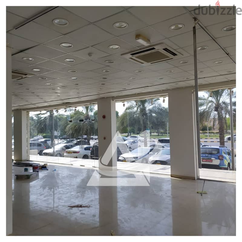 ADC101** Spacious open space Showroom for rent in Al Mawaleh, close t 12