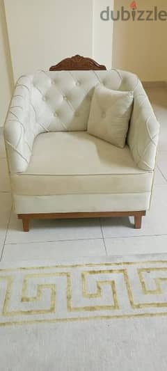 sofa set new not used طقم جلوس للبيع المستعجل