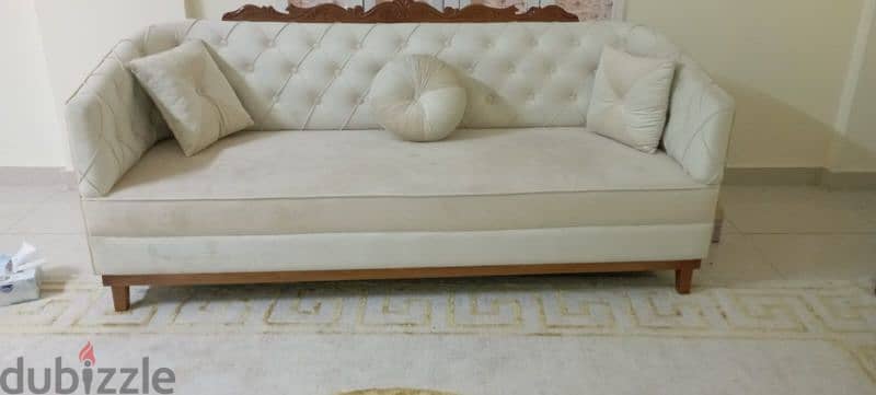 sofa set new not used طقم جلوس للبيع المستعجل 1