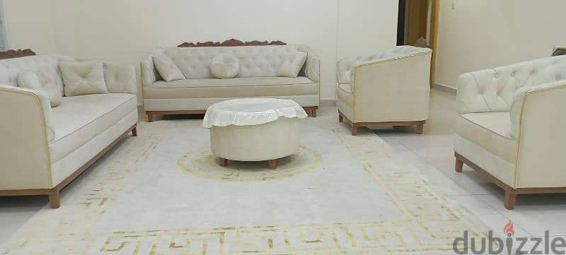 sofa set new not used طقم جلوس للبيع المستعجل 3