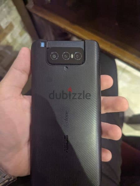 Asus Zenfone 8 flip 1