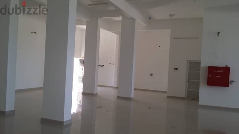 . BELDING WITH 2 llarge showrooms بناية بمعرضين. 4