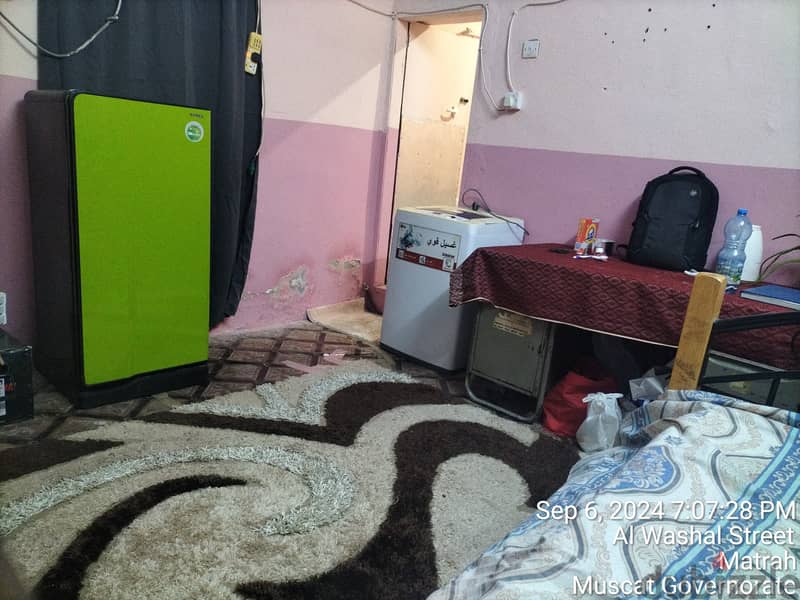 Single Room Attached Bathroom and Sharing Kitchen available in matrah 0