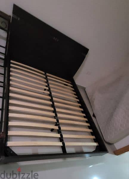 Urgent sale king size bed with matrix 1