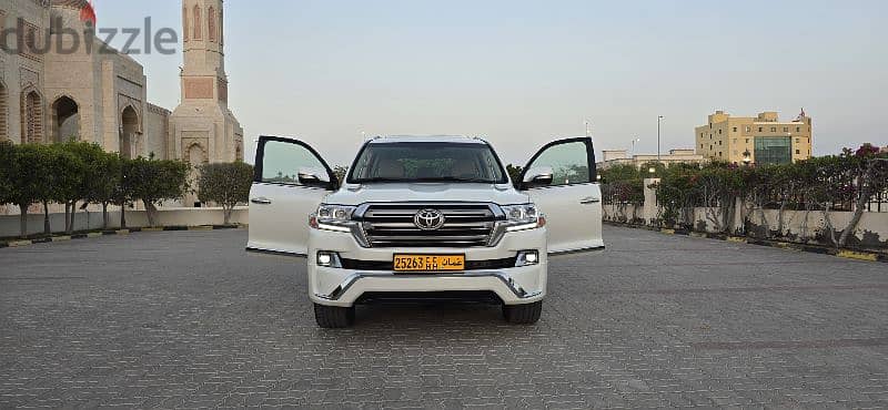 Land Cruiser VXR 5.7 2017 - No Accidents Almost New 0