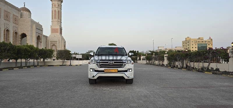 Land Cruiser VXR 5.7 2017 - No Accidents Almost New 1